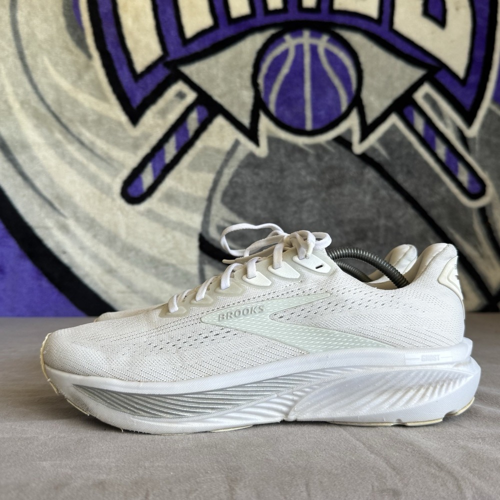 Size 11.5 - Brooks Ghost 15 White Grey W 1204311B151